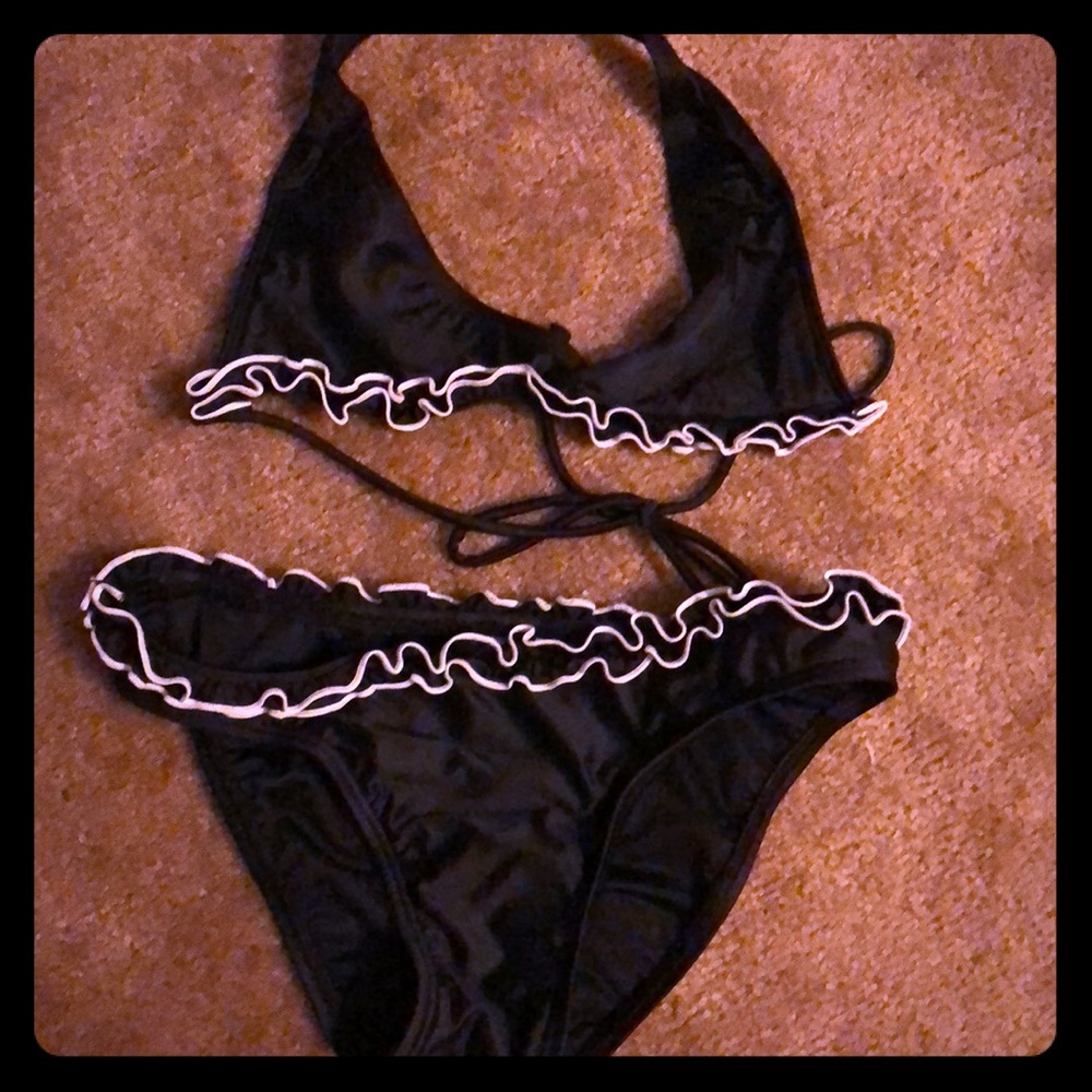Super cute black and white ruffle bikini